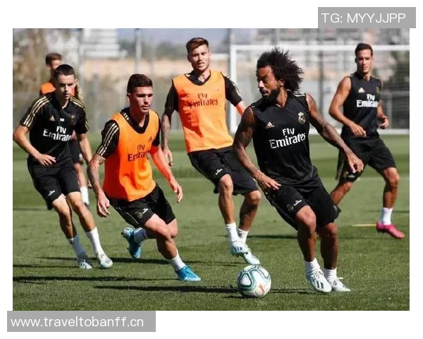 皇马留守8名一线队球员与卡斯蒂亚队员共同训练提升默契